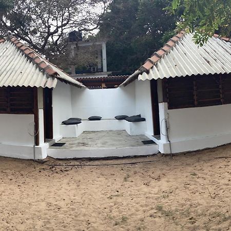 Upali Beach Surf Resort & Cafe Arugam Bay Luaran gambar